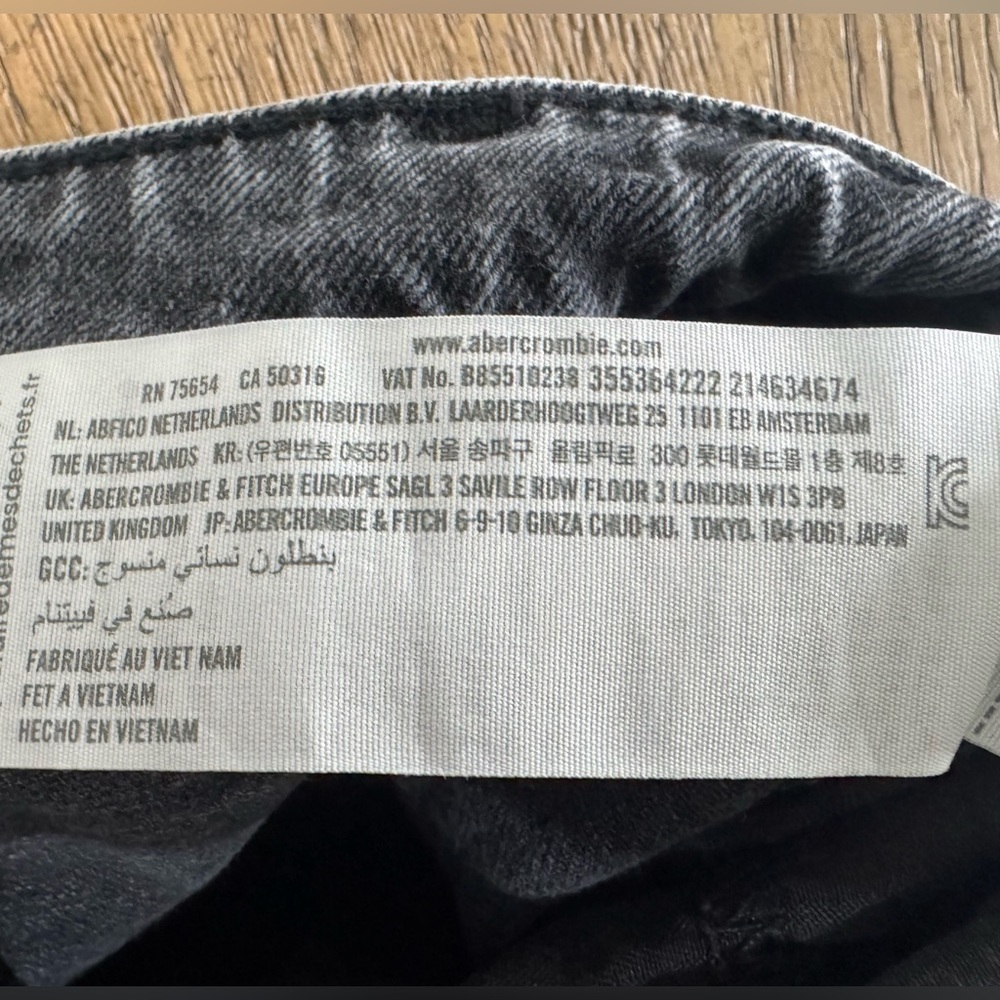 Hollister Ultra High Rise Dad Jeans Black Distressed W26 Straight Leg 885510238 - Picture 4 of 6